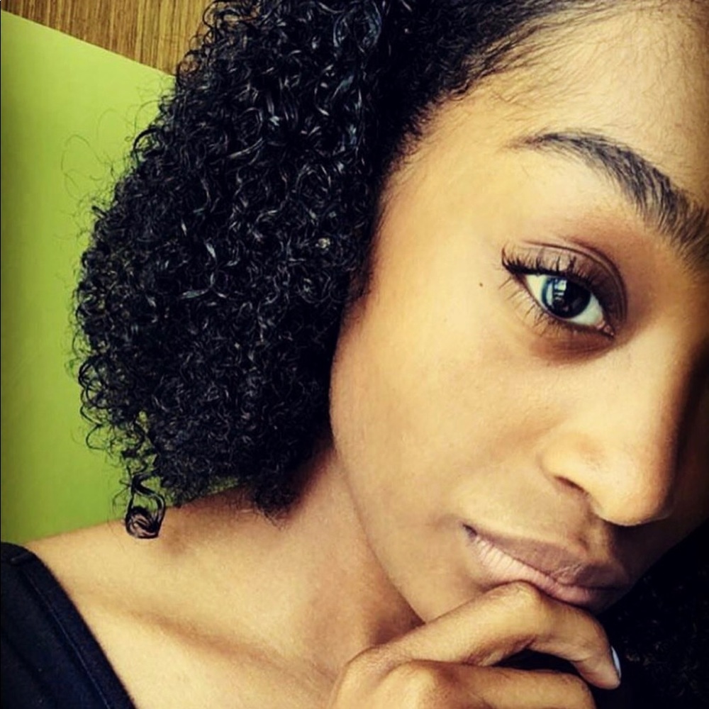 Meet your Posher, Courtney